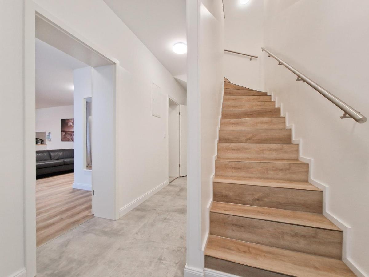 Raj Living - City Apartment With 3 Rooms - 15 Min Messe Dus & 10 Min Old Town Dus 뒤셀도르프 외부 사진